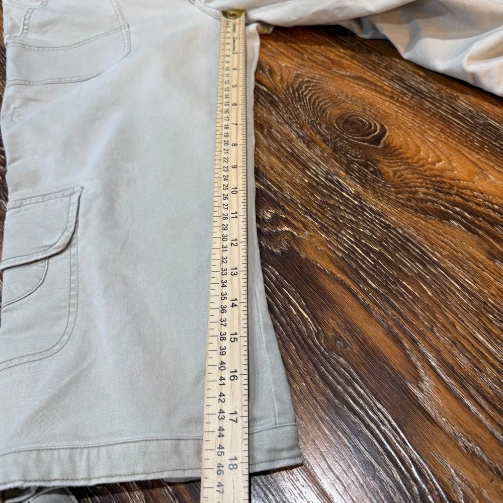 Y2K American Eagle Outfitters Womens Khaki Cargo Capri Pants Size 8 Tan Cropped